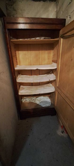 Bardzo stara szafa do renowacji
