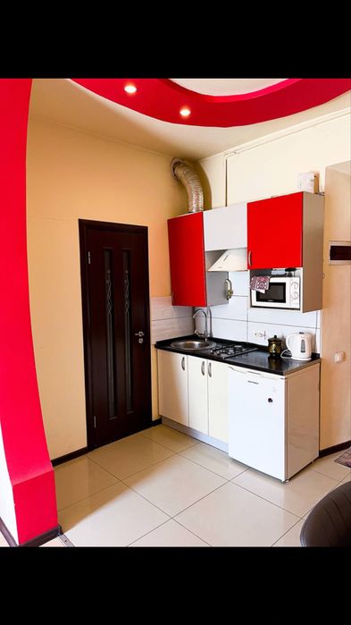 Погодинно подобово квартира в центрі