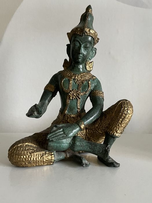 Бронзова фігурка.