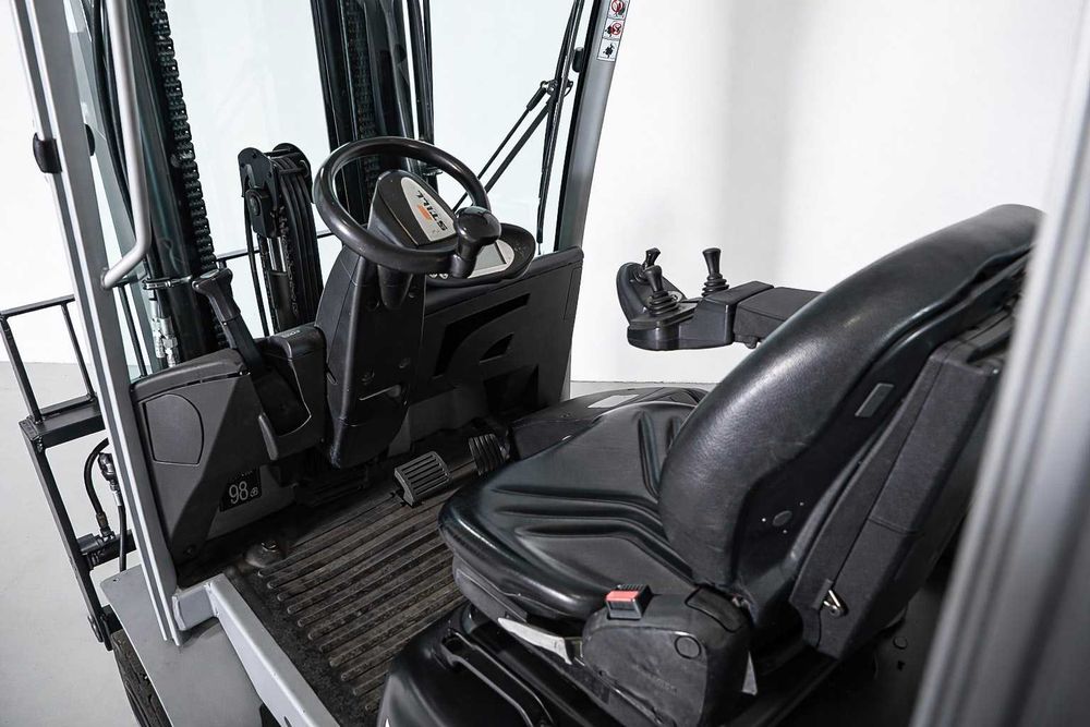 Empilhador gás Still RX 70-30T - 3000 kg