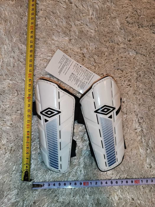 ochraniacze do gry w piłkę nożną umbro S 100-120 cm