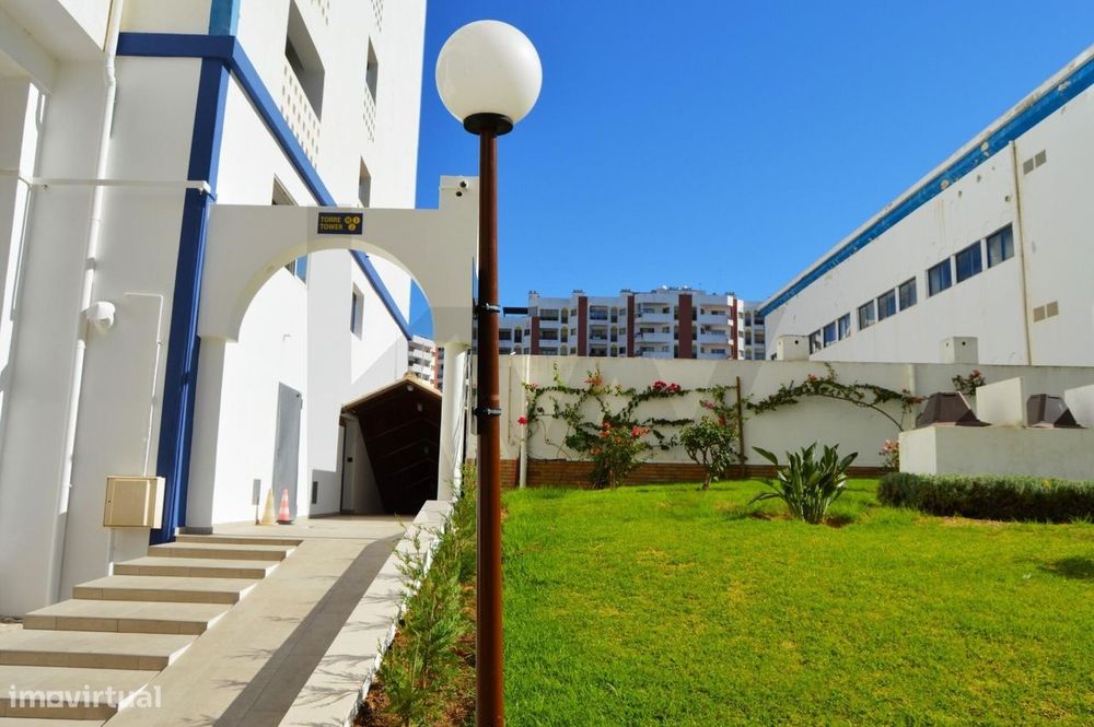 Apartamento T1 Mobilado e Equipado no Clube Praia da Rocha, a 300m do