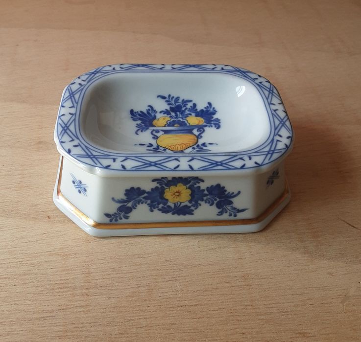 Saleiro de porcelana da Vista Alegre, coleção Viana