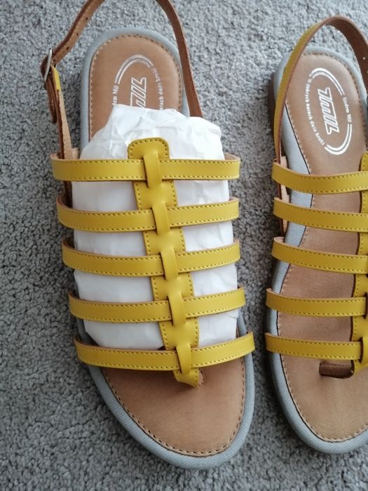 Sandały nowe skórzane damskie w rozmiarze 38 7 mil