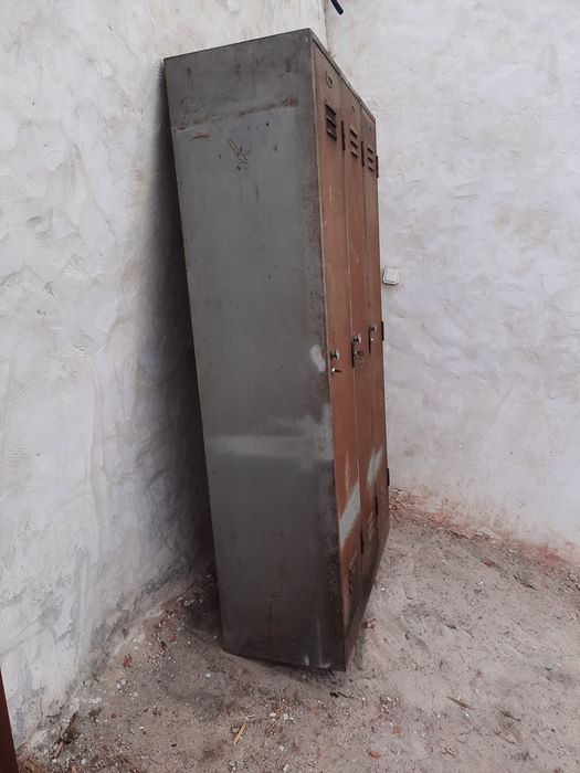 Cacifo metálico com 3 portas 1mt x 1,85 mt
