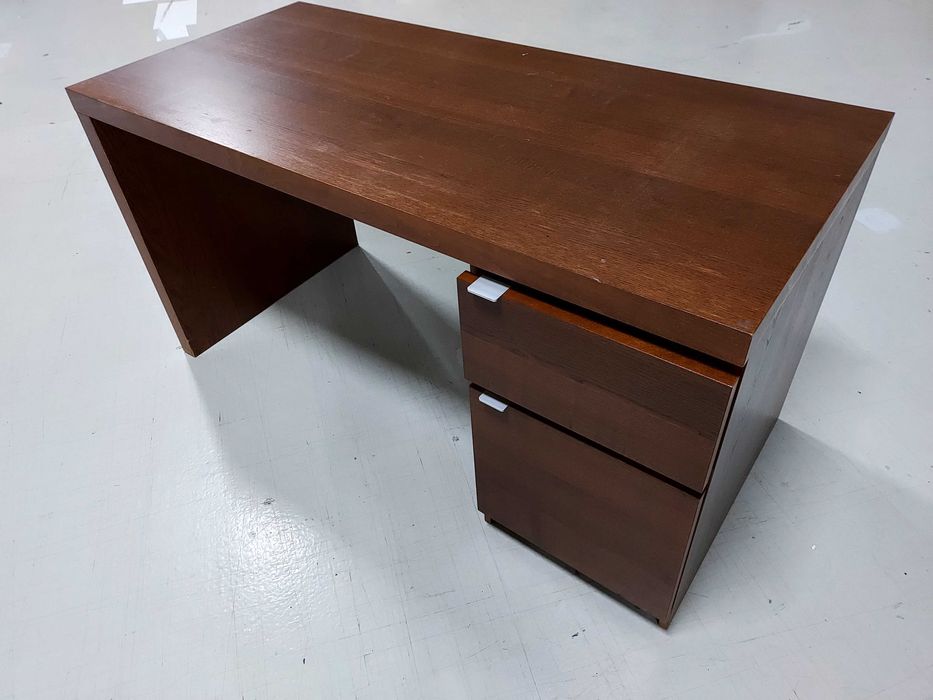 Secretária de Madeira e Cadeira