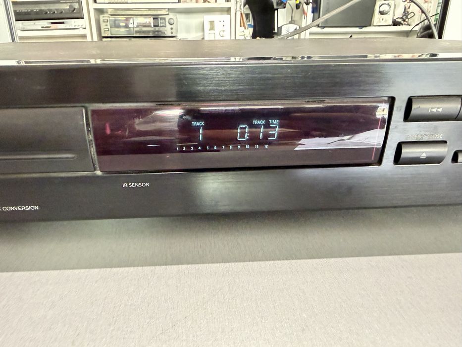 Odtwarzacz CD Philips CD 720 w pełni sprawny . Ladny stan