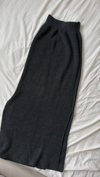 Трикотажний костюм зі спідницею міді Coosh