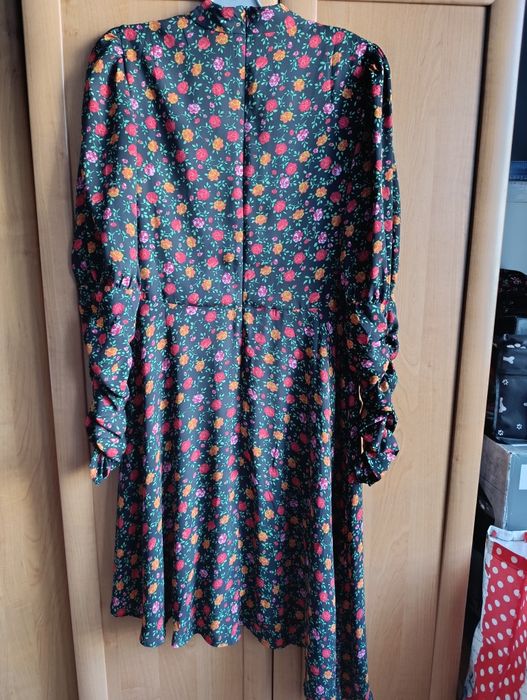 Asymetryczna sukienka w kwiaty
