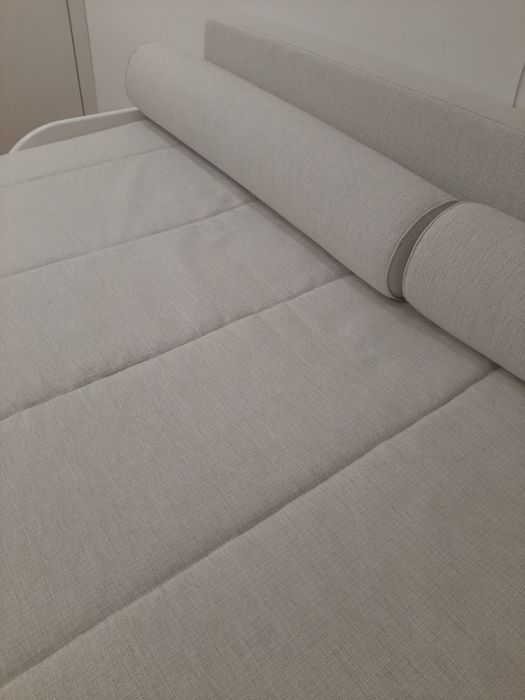 Colcha alcochoada e rolos