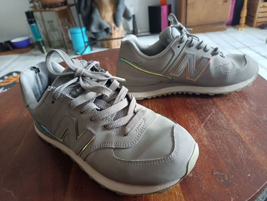 New balance holo