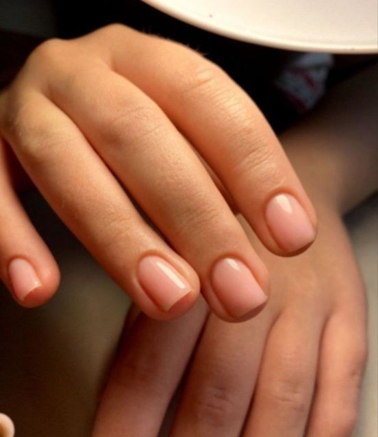 Покриття нігтів гелем+ гель лак ,стаж в медицині 10 років маю