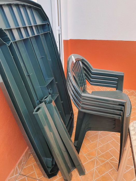 Conjunto mesa jardim 4 cadeiras em plastico e mesa de apoio aluminio