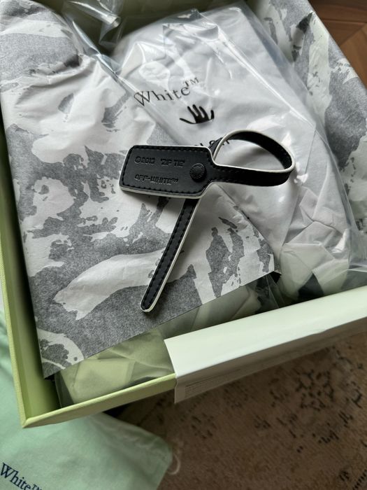 OFF-WHITE Out Of Office ''For Walking'' (new in box)