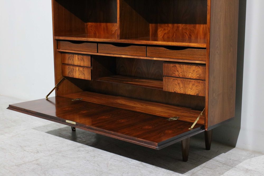 Estante nórdica em pau santo