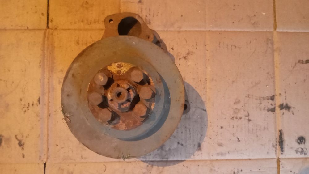 Продам водяний насос помпа