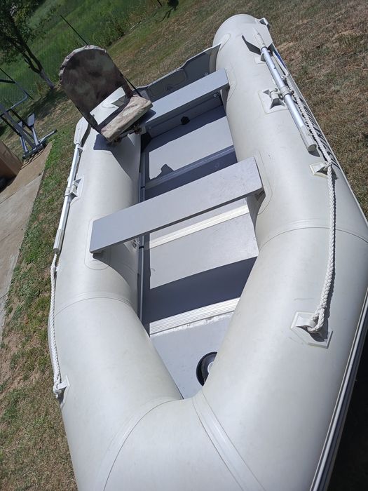 Ponton pro MARINE 320 + silnik + dodatki .