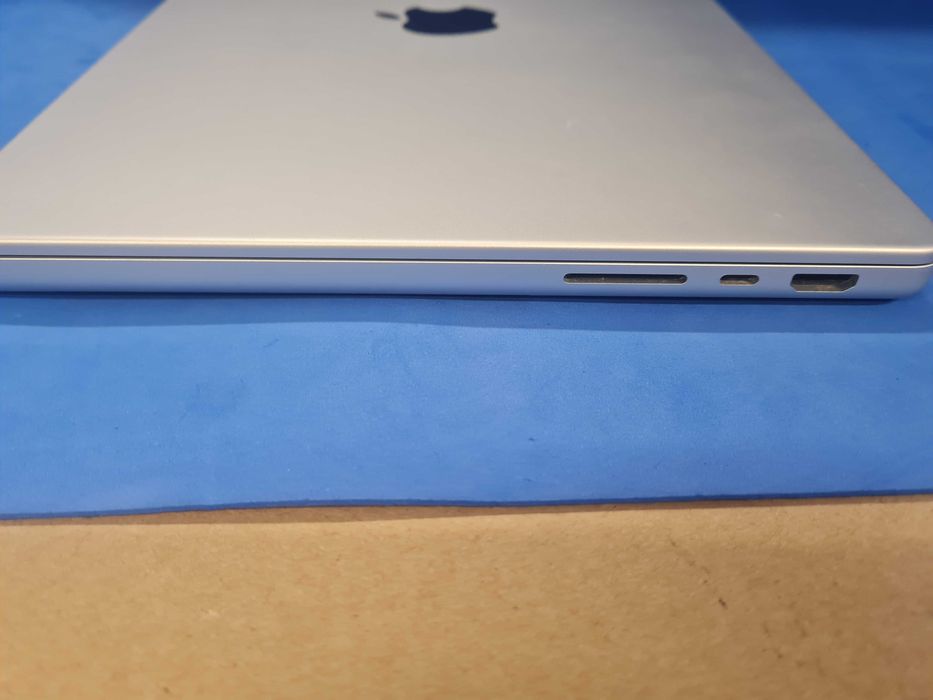 Portátil MacBook Pro 2021 14'' - 1 ano garantia