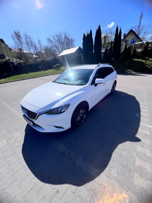 Mazda 6 Wyjątkowa Mazda 6 – styl, wygoda i funkcjonalność na najwyższym poziom