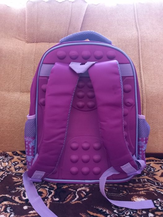 Шкільний рюкзак для дівчинки