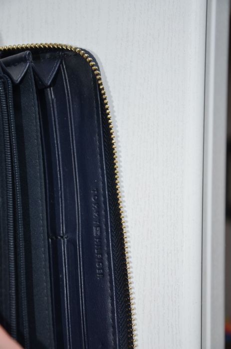 Granatowy duży  portfel Tommy Hilfiger