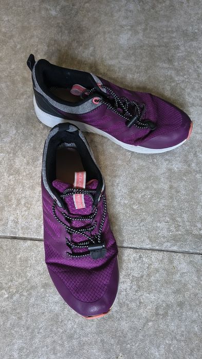 Lekkie buty do biegania i aktywnych sportów