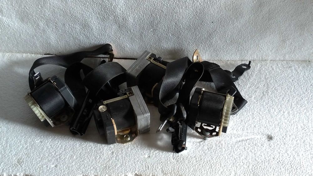 Cintos de segurança frente e tras Mercedes Benz C-classe W203.