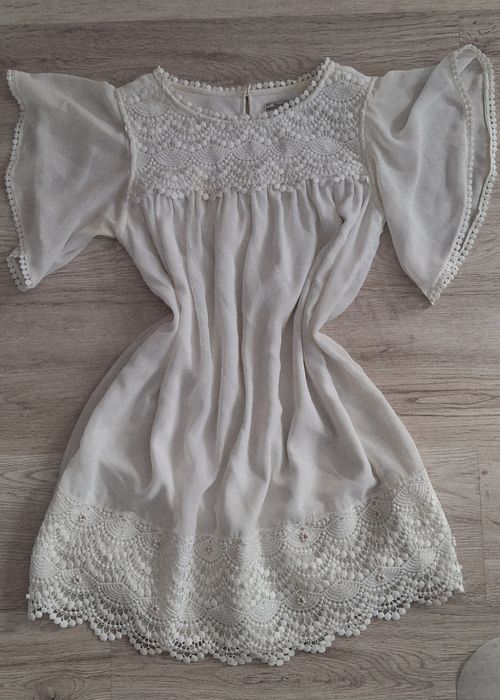 Biała sukienka vintage z koronką