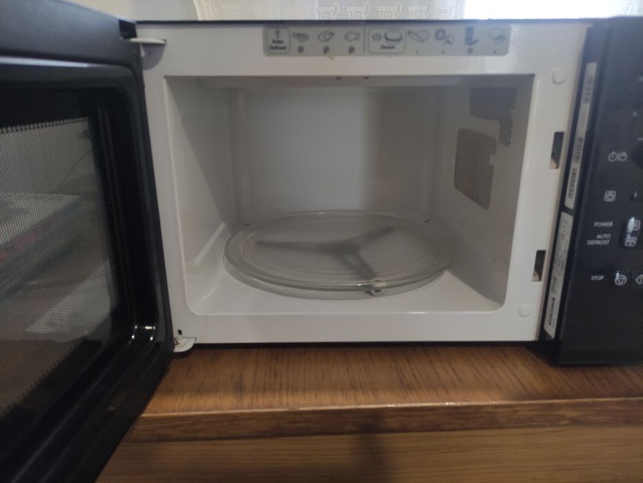 Microondas de encastre avariado