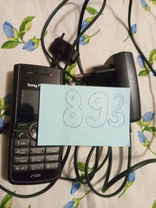 Телефон Sony Ericsson j120i.