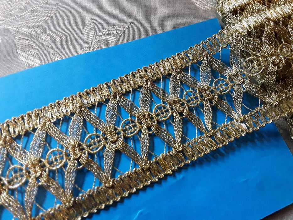 Galão / entremeio dourado 5,3 cm.