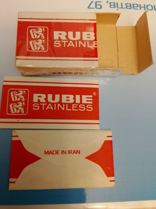 Лезвия для бритья и технических целей.