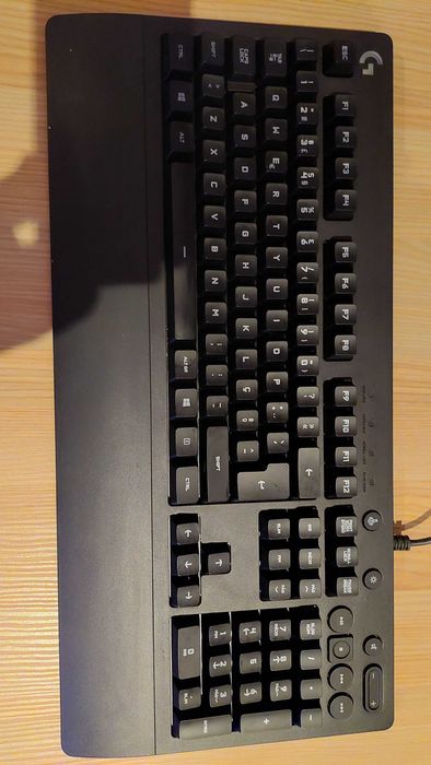 Teclado Logitech G213