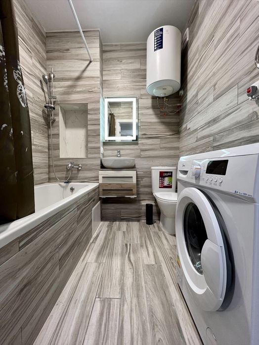 Світло парк, 2 пов, м. Видубичі 10 хв пішки, 1кімнатна