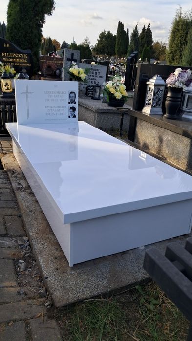 Tani Nagrobek Kompozytowy z Montażem Cały Kraj. Promocja!