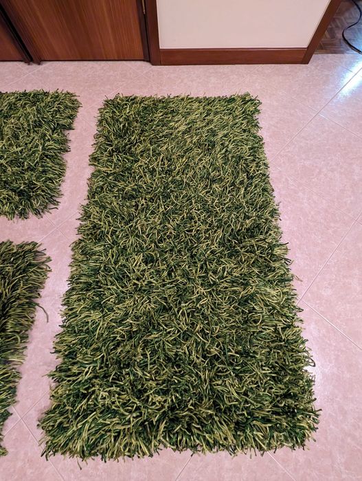 Espelho + móvel de arrumação + tapetes