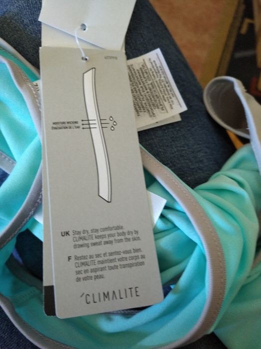 Camisola da Adidas nova tamanho 14/15 anos o