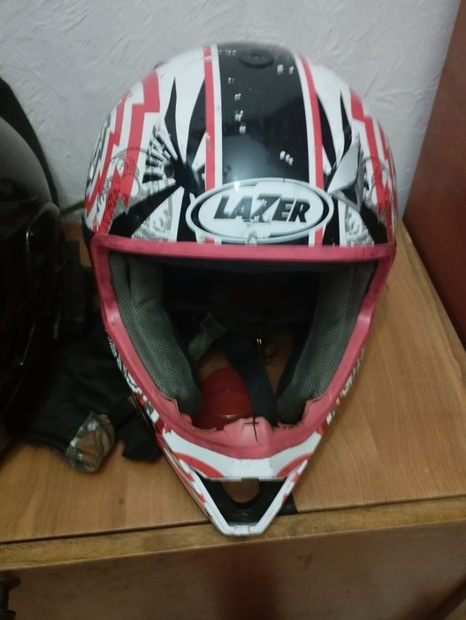 Продаю два мото шлема/бу не дорого удобные в использовании почти даром