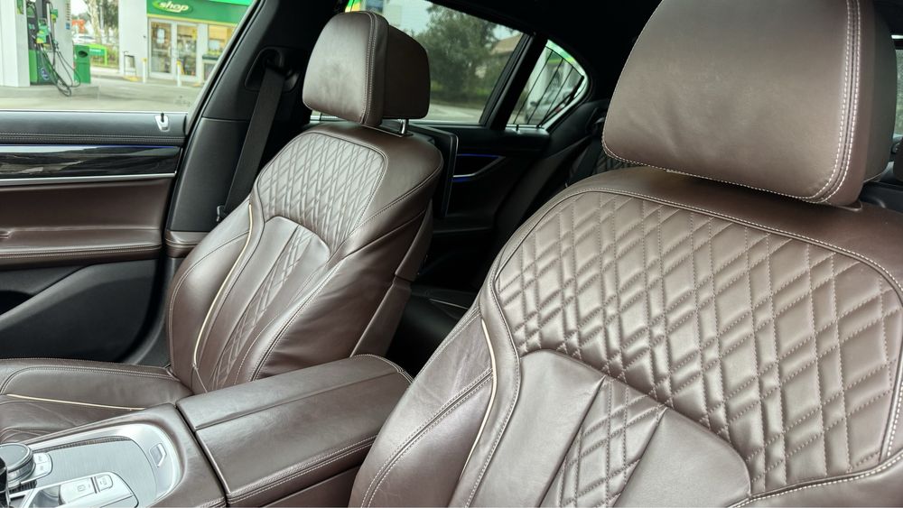 BMW 730d 265cv pack M sempre assistido na marca