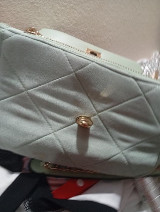 Carteira quase nova com bolsa