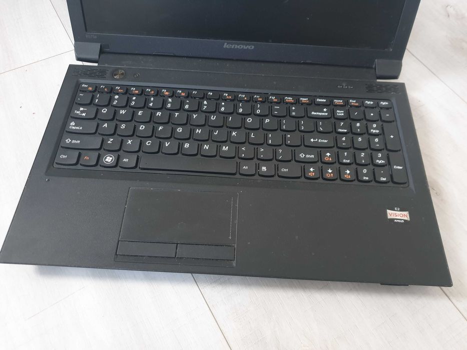 Komputer, laptop Lenovo B575e w zestawie z ładowarką