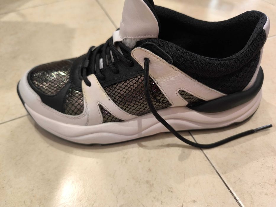 Tênis de mulher da Geox novos