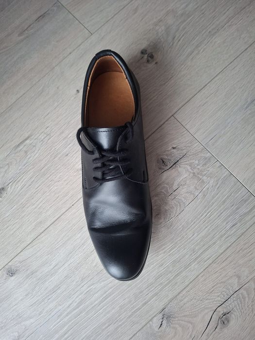 Buty półbuty eleganckie do garnituru.