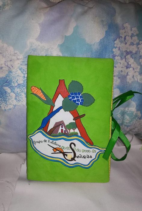 Capa  artesanal com pintura  + agenda