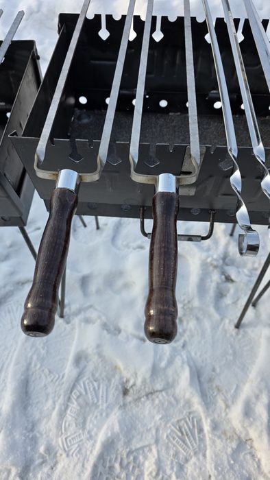 Шампур подвійний з дерев'яною ручкою,подарунок чоловіку(товщина 3 мм)