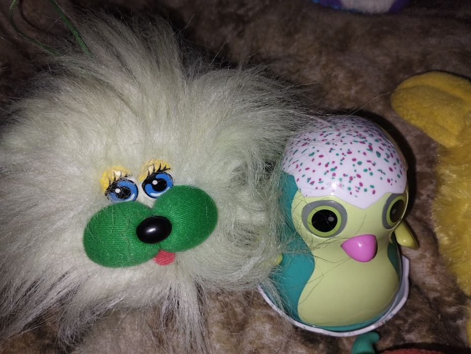 Interaktywne pingwinki Hatchmals i maskotki Furby