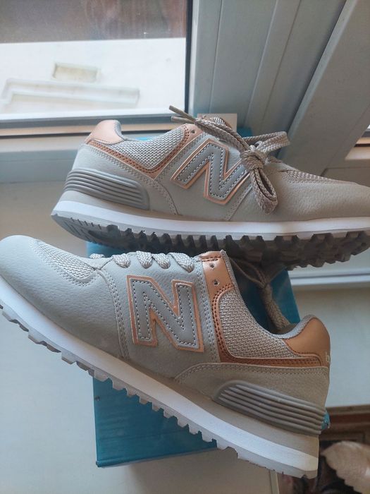 Продам кроссовки новые