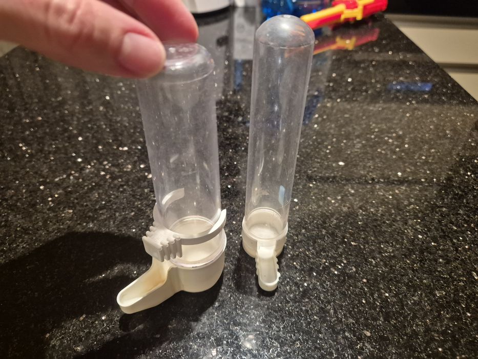 Poidełka dla papug 2szt. Pojemniki na wodę dozownik