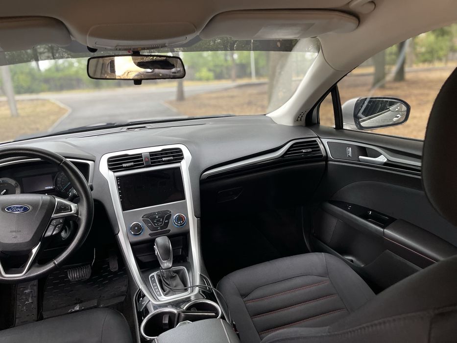 Продам Ford Fusion в гарній комплектації.