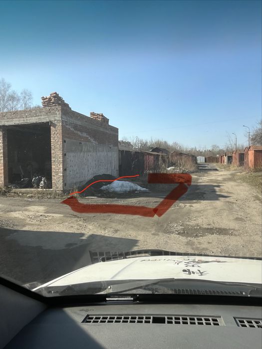 Продам місце на два гаража